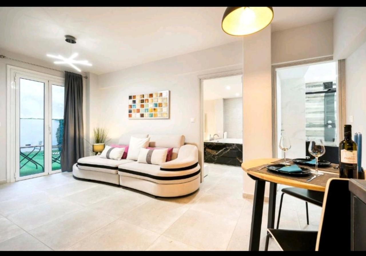 Romantic Jacuzzi Apartment Atena Exterior foto